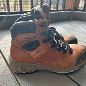 Vasque Women's Brown and Black Winter Boots